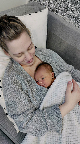 Juuassa syntyi viime vuonna 19 vauvaa. Katariina Ahosen ja Jani Kallisen tyttövauva oli heistä ensimmäinen. VS-arkistokuva