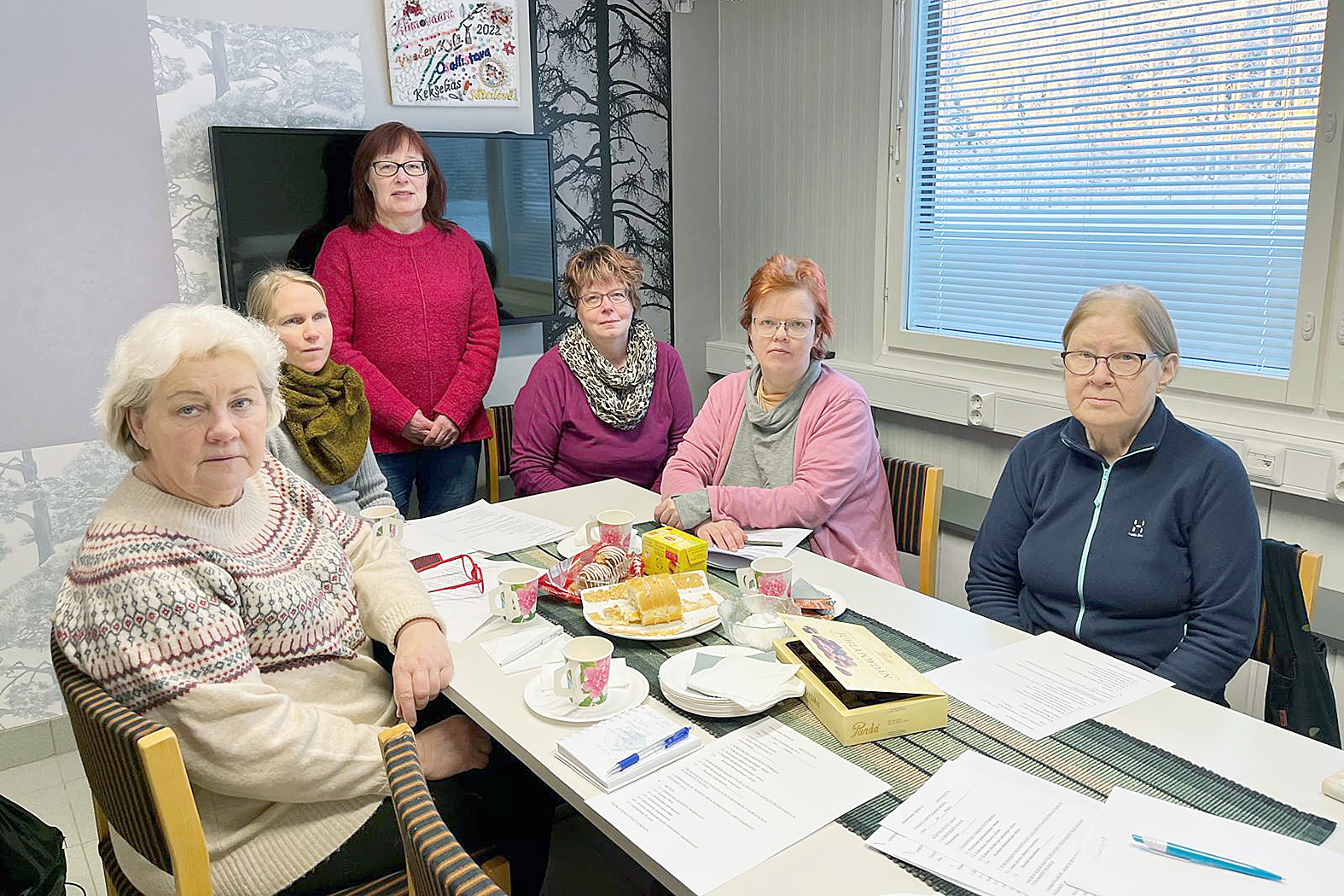 Ahmovaaran Marttojen toiminnan lopettamiskokouksessa paikalla olivat Pirjo Tuunanen (vas.), Seija Kuiri, Liisa Vattulainen, Tuija Puttonen, Helmi Kukkonen ja Paula Nuutinen. Kuva Sirpa-Liisa Pääkkönen