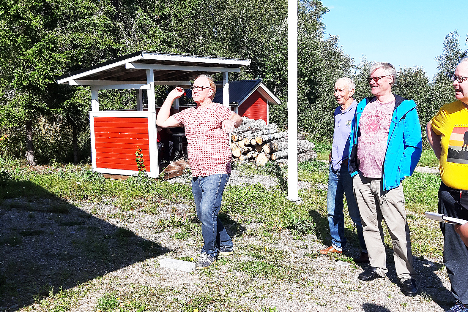 Tikanheittovuorossa Juuan Hengitysyhdistyksen puheenjohtaja Jorma Tuupanen.