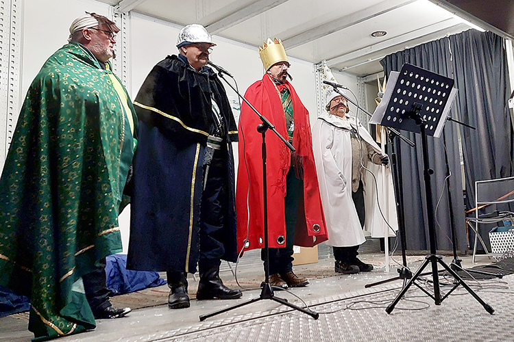 Tiernapoikina esiintyivät Timo Heikkinen (oik.), Lassi Kirjavainen, Seppo Kettunen ja Pasi Karjalainen.