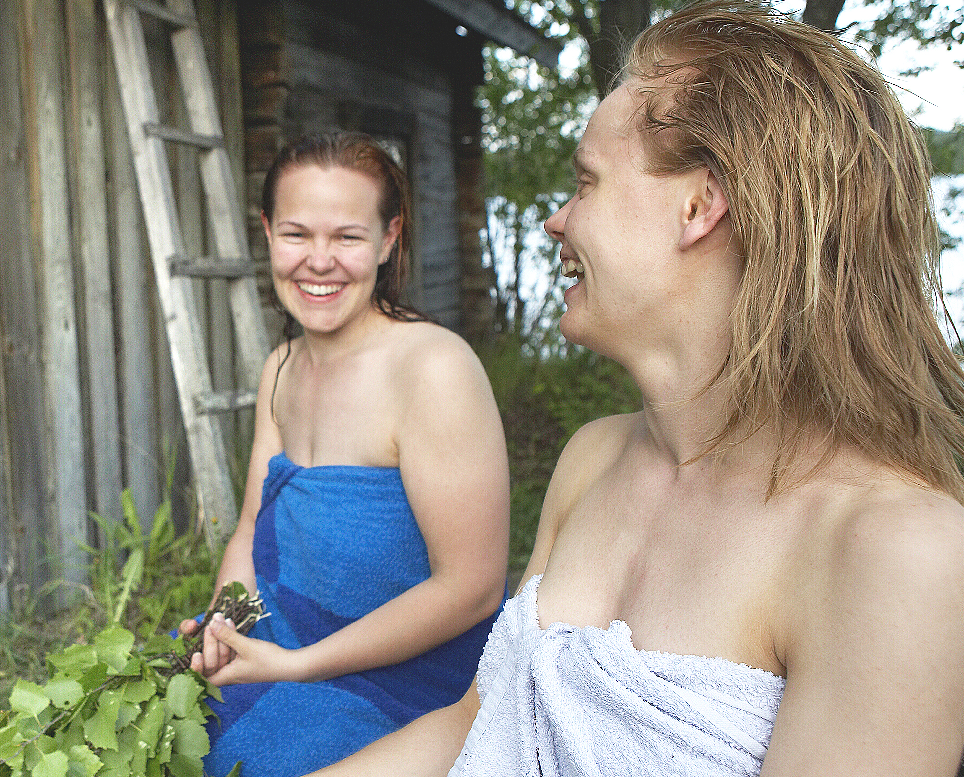 Rentouttava savusaunahetki Pielisen rannalla mukavassa seurassa. Ehkä kesän kohokohta, ja ainakin mukavaa muisteltavaa. Kuva Kolin Matkailu Oy