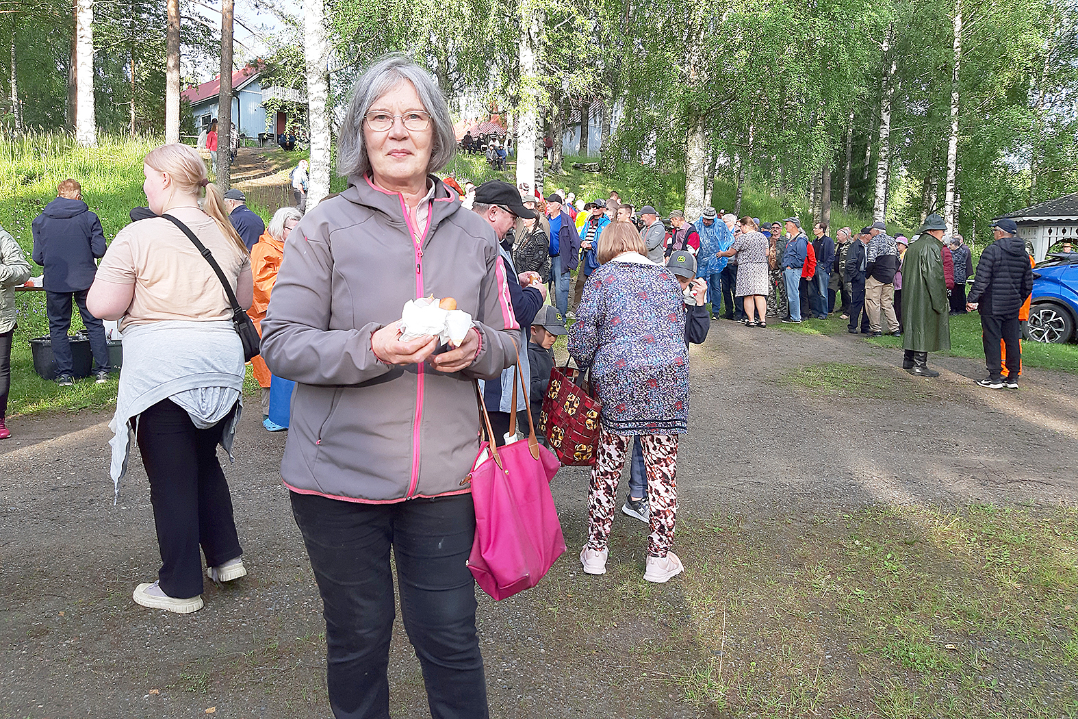 Helena Pirttisalon mielestä Kopravaaran kyläilta on ainutkertainen osoitus siitä, mitä yhteisöllisyys voi olla.
