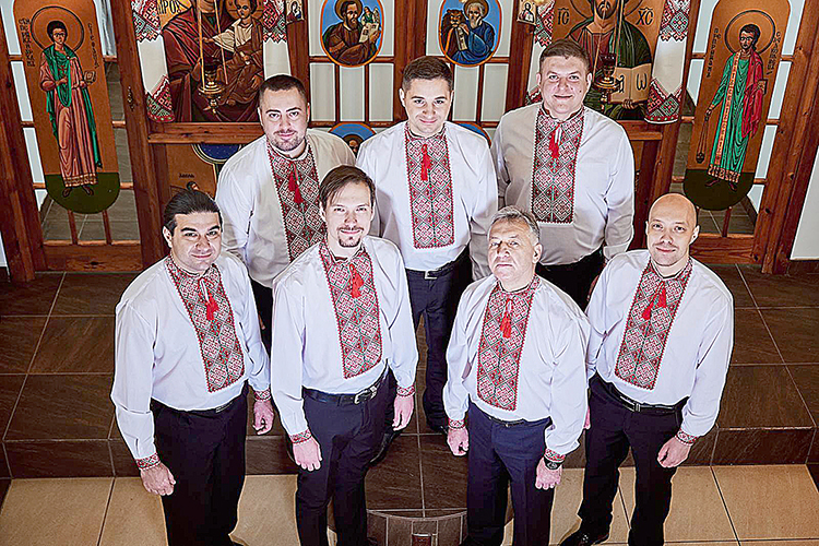 Neliäänisesti laulava ukrainalainen kirkkolauluyhtye Kaanon esiintyy kirjastossa.