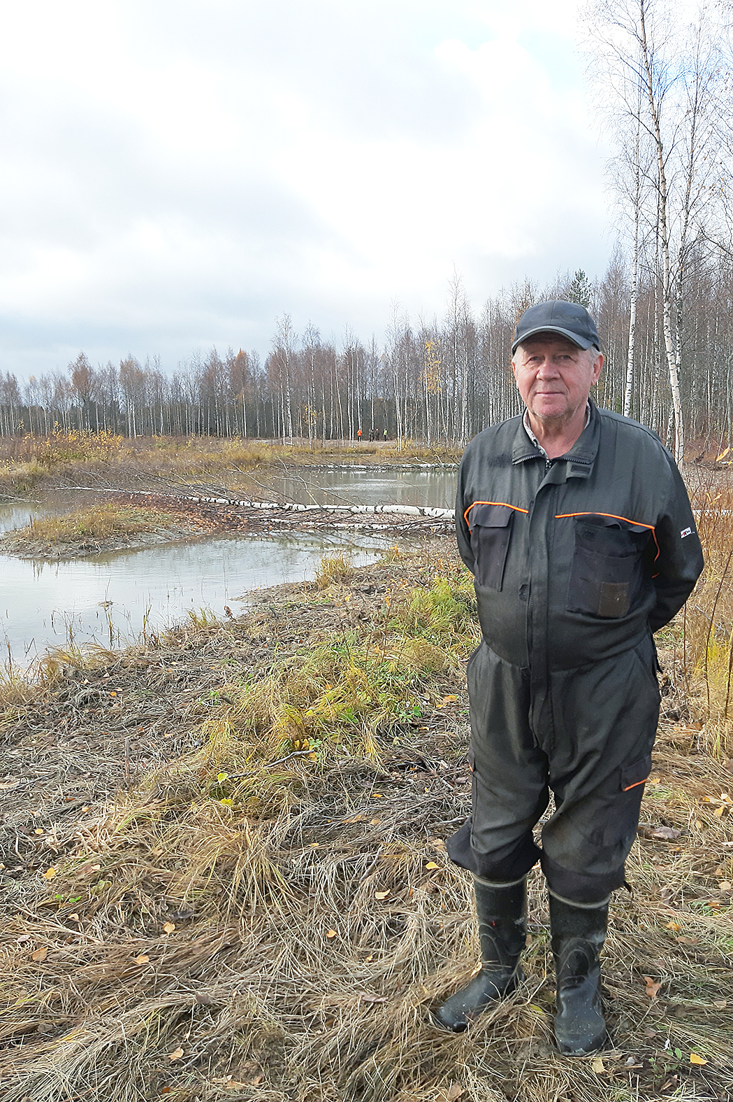 Kinahmon kalaveden osakaskunnan puheenjohtaja Matti Kallinen kertoi, että ennen pajukko ylsi tienvarteen asti, mutta nyt maisema on avara ja kaunista katseltavaa.
