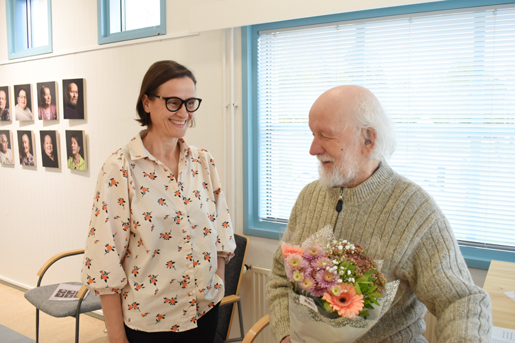 Satu Juvosen näyttelyä varten tarinansa jakanut Kauko Kortelainen toteaa maailman muuttuneen melkoisin harppauksin hänen nuoruudestaan.