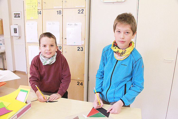 Viidesluokkalainen Martti Koponen ja neljäsluokkalainen Vova Martynenko jatkavat koulunkäyntiä elokuussa Nunnanlahden sijasta Poikolan koulussa.
