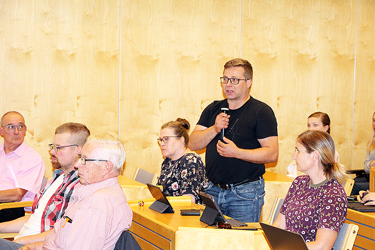 Juha Saarelainen nosti esiin kouluterveydenhuollon surkean tilanteen Juuassa.