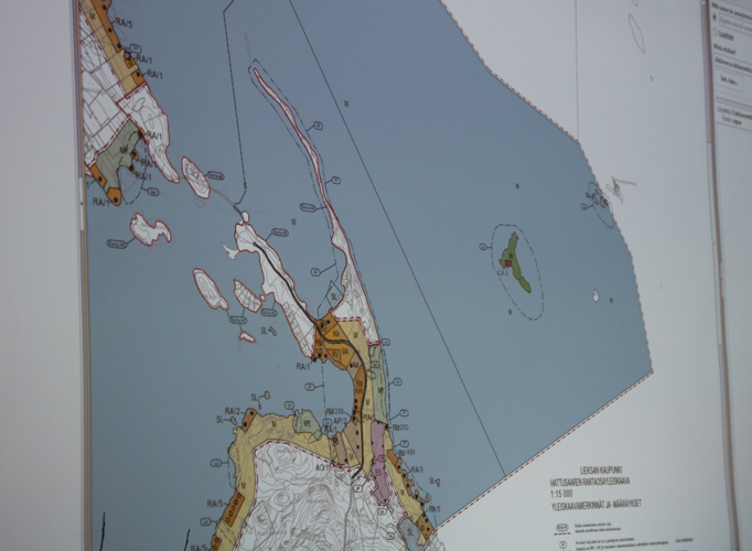 Hattusaaren rantaosayleiskaavaa havainnollistava kartta oli esillä Kolin seurojentalolla, kaupungintalolla Lieksassa sekä kaupungin verkkosivuilla.