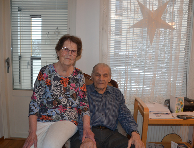 Kalle Puoskari täyttää aatonaattona 90 vuotta. Hän viettää rauhaisia eläkepäiviä Tuusulassa yhdessä puolisonsa Maire Kaarinan kanssa.