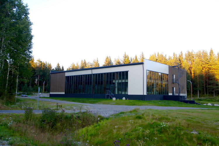 Purnuniemessä sijaitseva, vuonna 2015 käyttöön otettu ja kaksi vuotta myöhemmin suljettu kylpylä on riidan aiheena omistajansa ja Lieksan kaupungin välillä. Kuva Kolin Lotus oy