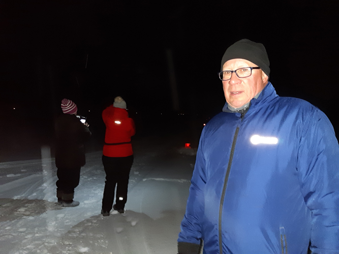 Jäälyhtymerta Höytiäisellä kuvattiin kännyköillä. Asko Räty kertoi olleensa kuutamokävelyllä ennenkin.