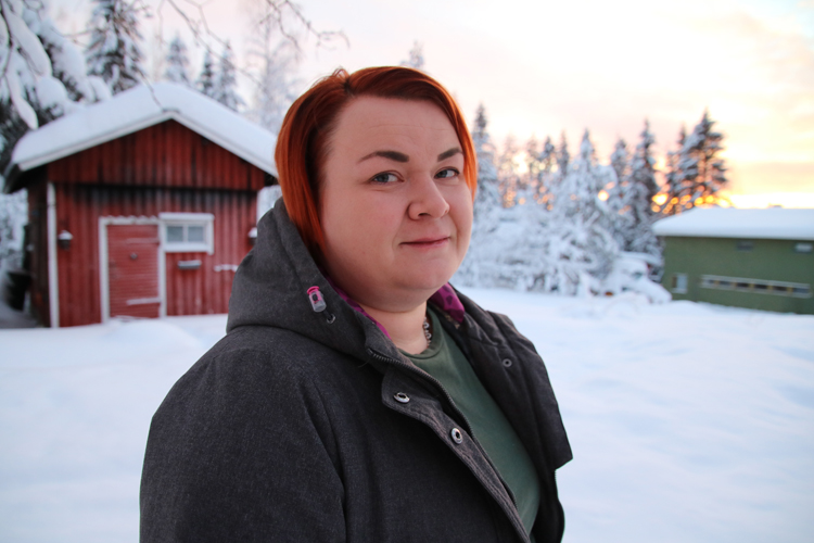 Laura Härkönen syntyi Savon puolella Vehmersalmella, mutta rakkaus toi Kolille. Hän sanookin juurtuneensa Kolille, jonka hyväksi haluaa tehdä työtä kotiseutuyhdistyksen uutena puheenjohtajana.