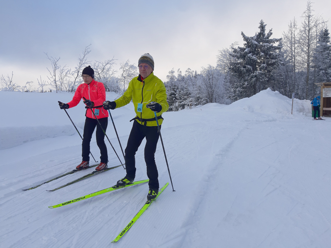 Tyytyväisiä hiihtäjiä. Päivi ja Sami Raasakka ovat monivuotisia Kolin Maisemahiihdon kävijöitä.