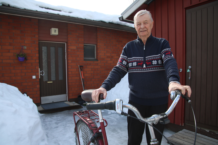 Pian 80 vuotta täyttävän Matti Kuittisen tärkein kulku- ja kuntoiluväline on polkupyörä. Omassa ikäluokassaan miehen vuotuiset pyöräilykilometrimäärät hakevat vertaistaan.