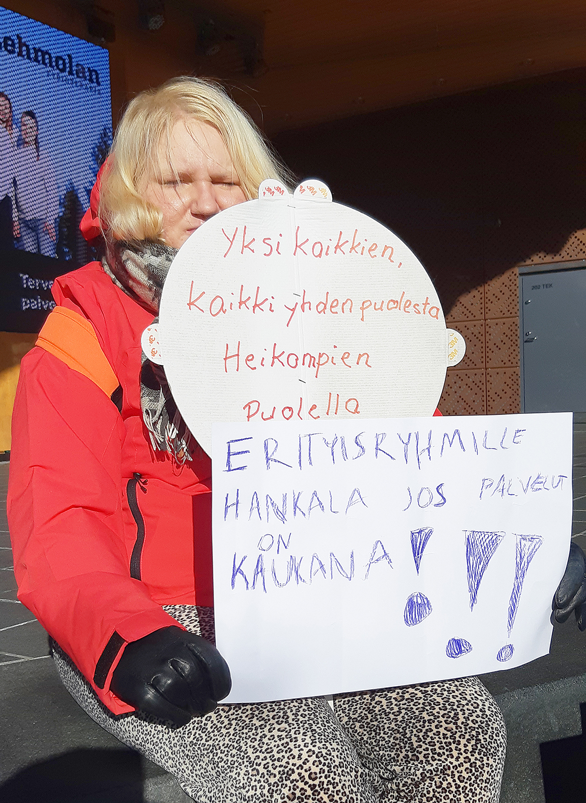 Mariitta Lönnrot Juuasta pitelee tärkeää iskulausetta.
