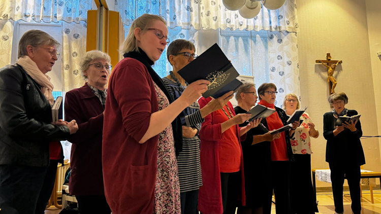 Juuan Missiokuoro tulee kohta toimineeksi 20 vuotta. Kuoro oli 30-vuotista taivaltaan juhlivan Iltalamppu-ohjelman musiikillinen vieras.