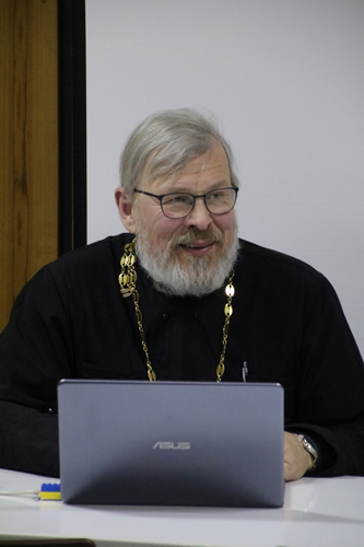 Taipaleen ortodoksisen seurakunnan kirkkoherra Paavo Ratilainen ei lämmennyt Kalervo Konttisen ehdotukselle rakentaa uusi tsasouna Juukaan harkkoratkaisuna.
