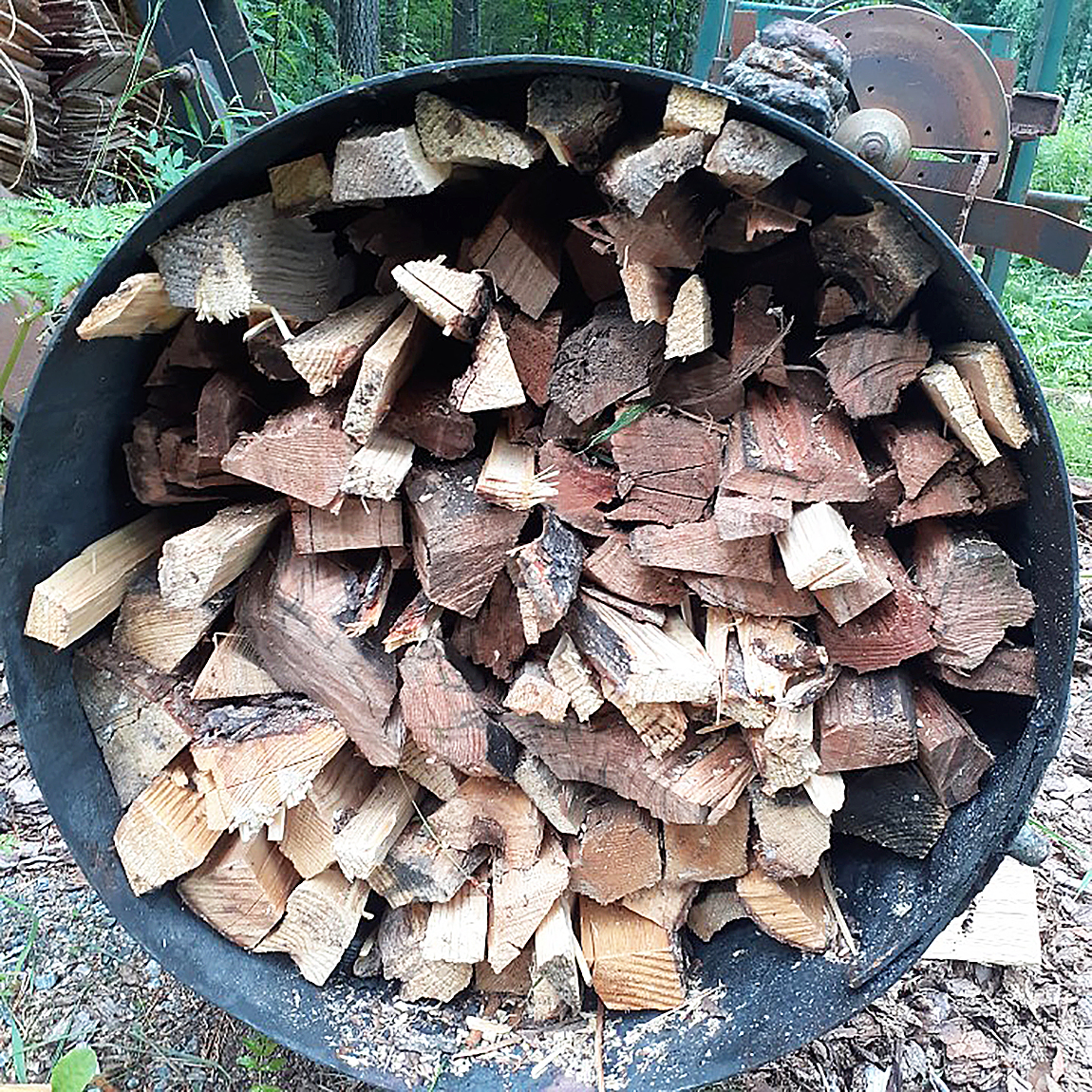 Tervakset survottiin tiiviisti tynnyriin. Kuva Arvo Kortelainen