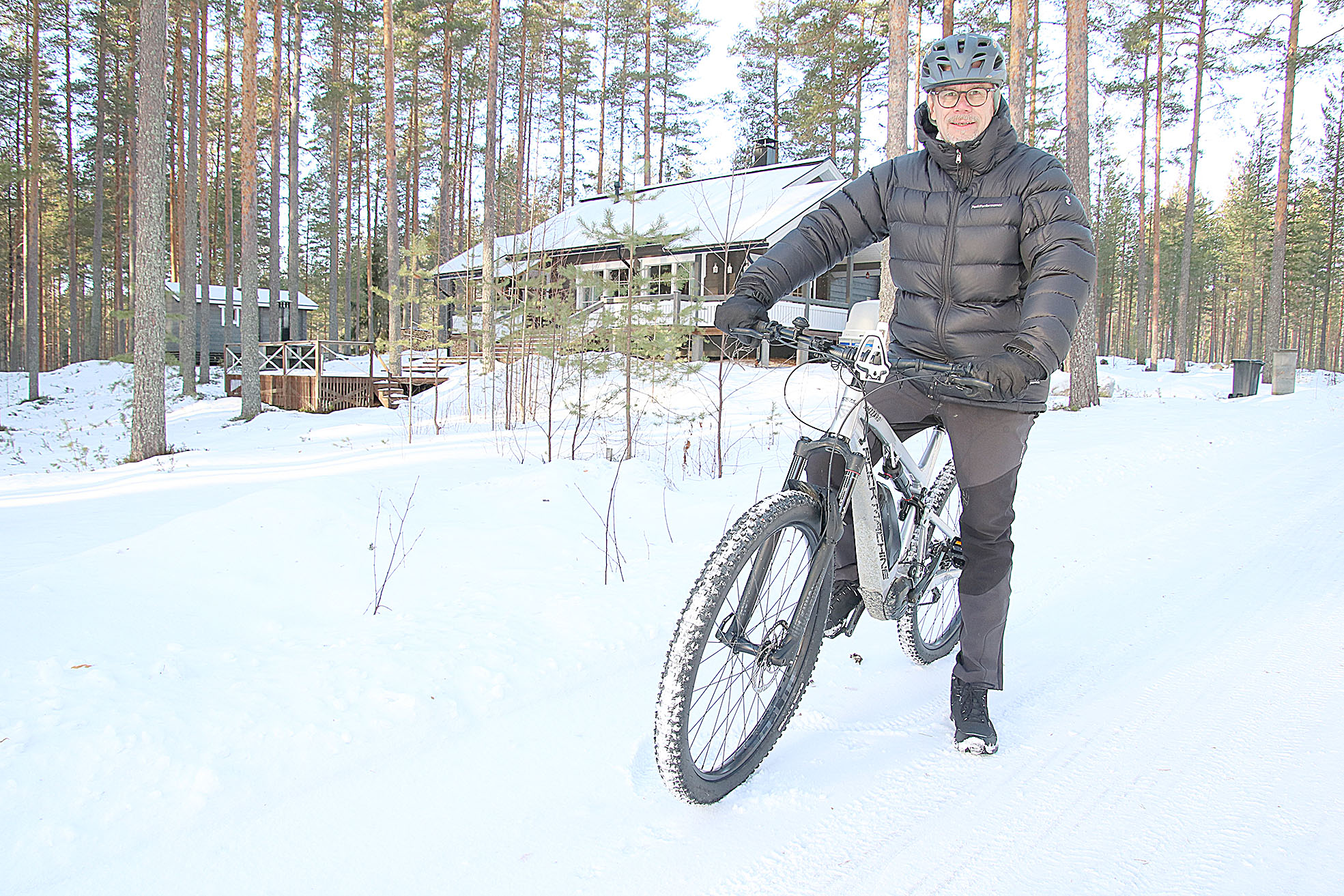 Timo Väänänen haluaa osaltaan olla kehittämässä Kolia, tällä hetkellä Lieksan Kehitys oy:n rekrytoimana matkailupalveluihin keskittyvänä kehittäjänä. Liikenevällä vapaa-ajalla Väänänen muun muassa ajelee sähköpyörällä jäällä.