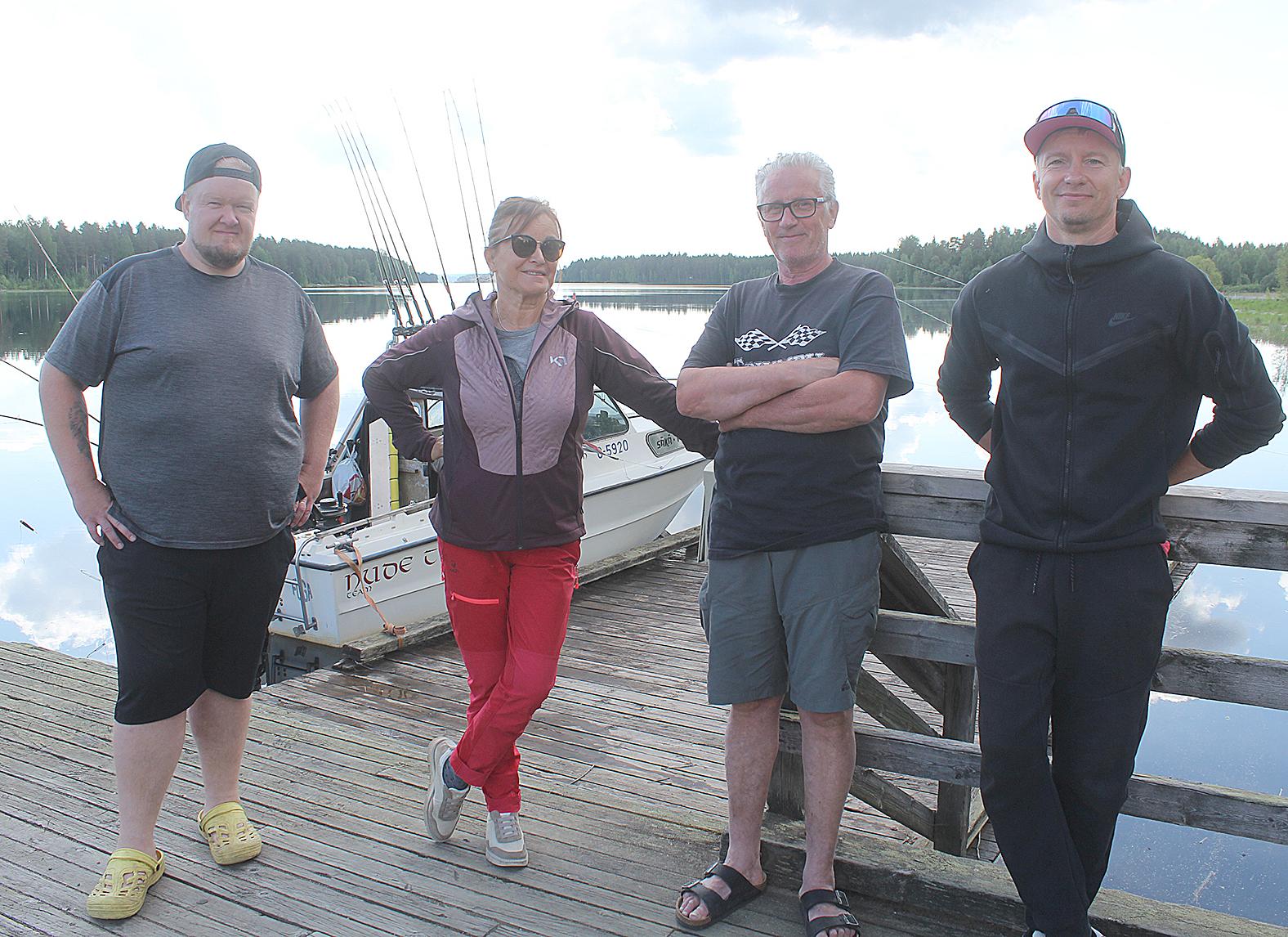 Jani Kortelainen (vas.), Outi Turunen, Jarmo Nevalainen ja Joona Ryynänen ovat kaikki innokkaita kalastuksen harrastajia.