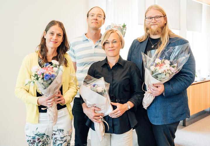 Ylen artikkeli Suomen valtiontaloudesta voitti Talousjournalismi-palkinnon. Työryhmästä kuvassa Tulikukka de Fresnes, Eetu Pietarinen, Maria Stenroos ja Taneli Arponen, joka kirjoitti ylioppilaaksi Juuan lukiosta vuonna 2009.