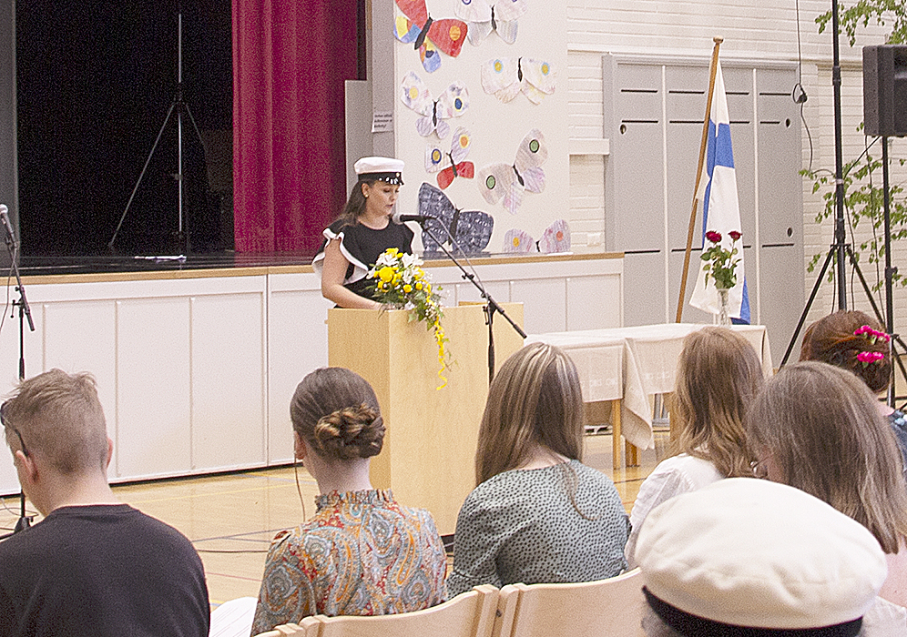 Saaga Kaikkonen piti uuden ylioppilaan tunnelmallisen puheen.