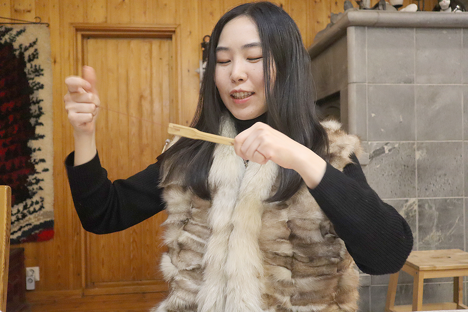 Yumi esittelee Japanin alkuperäiskansan ainulaisten soitinta.